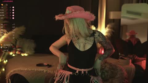 kinkylina_ online show from 01/22/25, 01:11