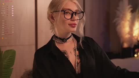 kinkylina_ online show from 02/28/25, 12:52