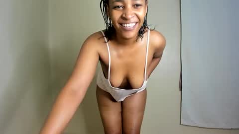 Snapshot of kinkylyla chatting on 12/10/24, 12:28 Kinky online show from 12/10/24, 12:28