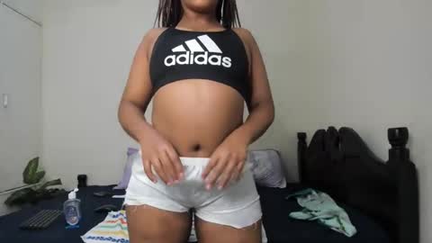 Snapshot of kinkylyla chatting on 01/01/25, 10:03 Kinky online show from 01/01/25, 10:03