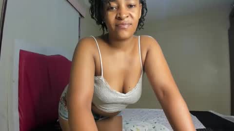 Snapshot of kinkylyla chatting on 01/22/25, 06:20 Kinky online show from 01/22/25, 06:20