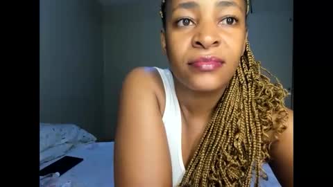 Snapshot of kinkylyla chatting on 02/14/25, 10:59 Kinky online show from 02/14/25, 10:59