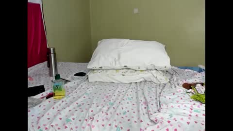 Snapshot of kinkylyla chatting on 02/18/25, 12:48 Kinky online show from 02/18/25, 12:48