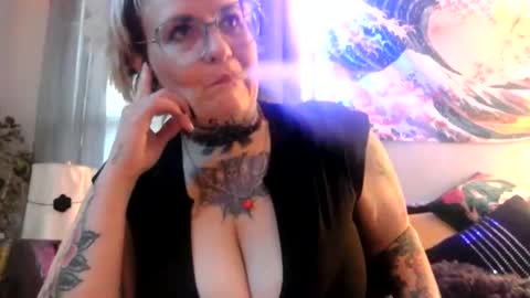 Snapshot of kinkypinkyplay2 chatting on 01/23/25, 01:02 Kinky Pinky online show from 01/23/25, 01:02