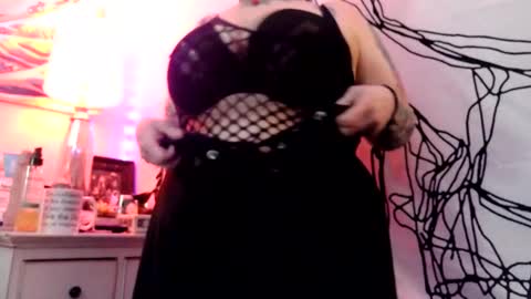 Snapshot of kinkypinkyplay2 chatting on 01/27/25, 11:43 Kinky Pinky online show from 01/27/25, 11:43