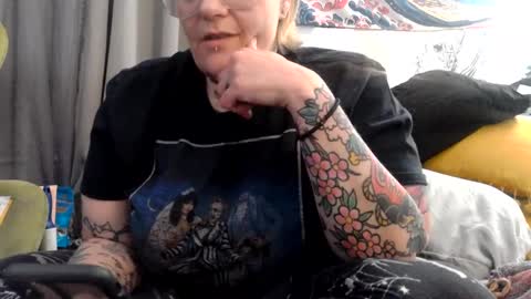 Snapshot of kinkypinkyplay2 chatting on 02/18/25, 08:05 Kinky Pinky online show from 02/18/25, 08:05