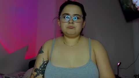 Snapshot of kinkyqueenscb chatting on 05/30/26, 01:25 natasha and amber online show from 05/30/26, 01:25