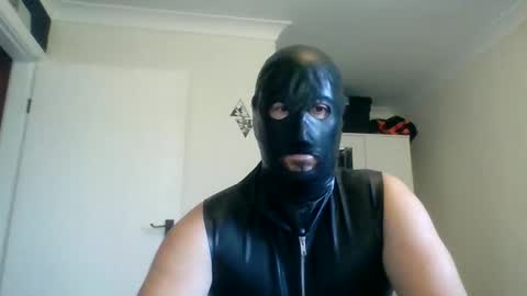 Snapshot of kinkyslave042 chatting on 10/31/25, 08:04 LatexKink online show from 10/31/25, 08:04