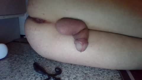 Snapshot of kinkysubslave86 chatting on 11/16/25, 02:17 KinkySub online show from 11/16/25, 02:17