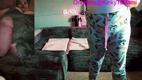 Snapshot of kinkytsmami chatting on 05/13/26, 06:27 kinkytsmami online show from 05/13/26, 06:27