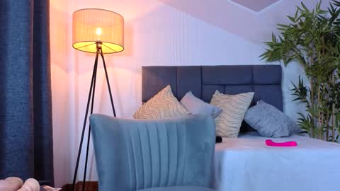 kinkyzoe20 online show from 11/03/25, 07:48