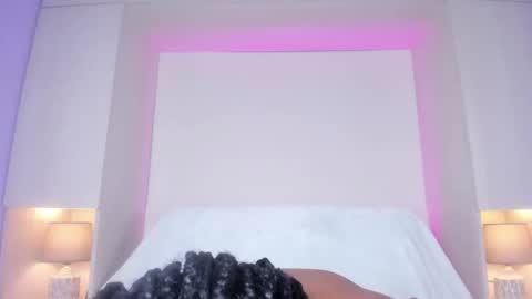 M A R A  online show from 10/22/25, 04:02