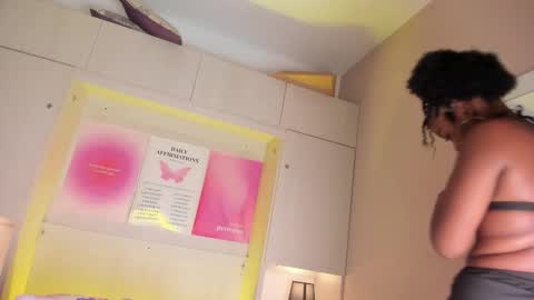 M A R A  online show from 02/24/26, 12:03