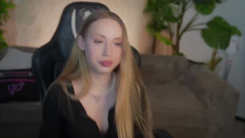 Snapshot of kira0541 chatting on 03/01/26, 12:12 Sweet girls online show from 03/01/26, 12:12