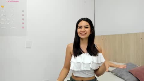 Snapshot of kira_dubois chatting on 05/13/26, 11:29 Kira online show from 05/13/26, 11:29