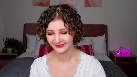 Snapshot of kira_fluffy chatting on 05/26/26, 12:17 Kira online show from 05/26/26, 12:17