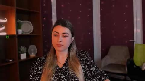 kira fox x online show from 11/12/25, 12:27