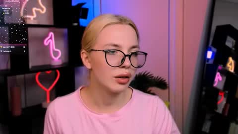 kira fox x online show from 11/23/25, 12:27