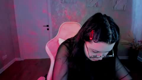 kira online show from 04/01/26, 01:06