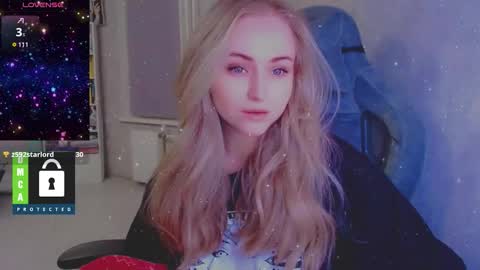 you know thumb up me please its important online show from 11/17/25, 04:24