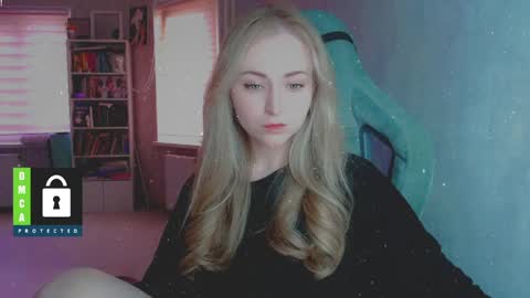 Snapshot of kira_love_sleep chatting on 05/12/26, 04:59 you know thumb up me please its important online show from 05/12/26, 04:59