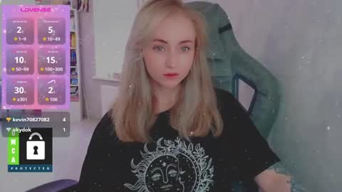 Snapshot of kira_love_sleep chatting on 07/14/26, 03:40 you know thumb up me please its important online show from 07/14/26, 03:40