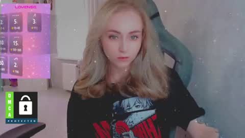 Snapshot of kira_love_sleep chatting on 08/01/26, 04:50 you know thumb up me please its important online show from 08/01/26, 04:50