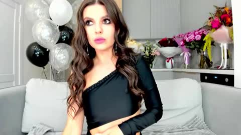 Kira and friends online show from 09/21/25, 03:02