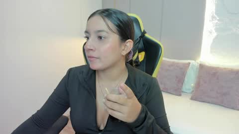 K I R A online show from 04/20/26, 11:24