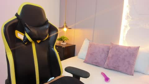 Snapshot of kira_relish chatting on 05/15/26, 11:06 K I R A online show from 05/15/26, 11:06