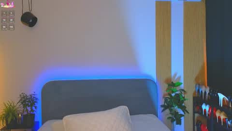 Snapshot of kira_sexxx chatting on 05/20/26, 11:33 Kira online show from 05/20/26, 11:33