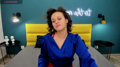 Snapshot of kira_steel chatting on 04/14/26, 08:09 KIRA online show from 04/14/26, 08:09