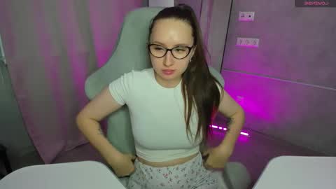 Kira online show from 12/19/25, 08:43