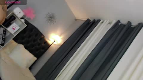 Snapshot of kira_willer chatting on 02/09/25, 06:01 KIRA online show from 02/09/25, 06:01