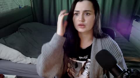 Kira  follow me  online show from 01/01/25, 12:53