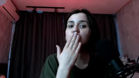 Snapshot of kira_yammy chatting on 05/16/26, 12:18 Kira follow me online show from 05/16/26, 12:18