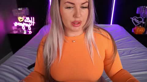 Kira online show from 11/08/25, 11:47