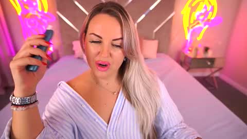 Kira online show from 11/10/25, 11:26