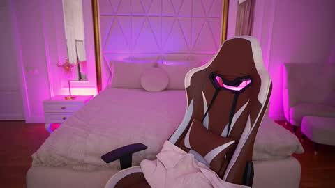 Kira online show from 02/08/26, 10:24