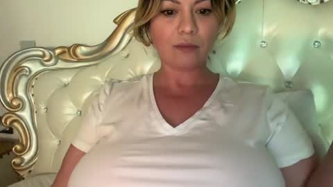 KiraDivine online show from 12/22/25, 02:25