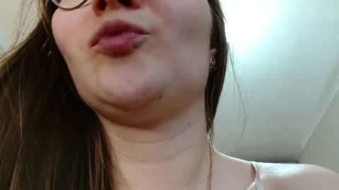 KiraGoldens online show from 04/11/26, 07:24