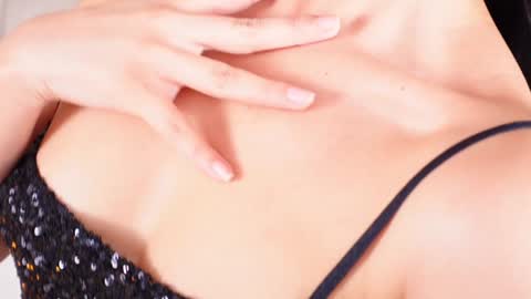 Snapshot of kirakayleigh chatting on 12/10/24, 01:32 kira online show from 12/10/24, 01:32