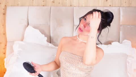 Snapshot of kirakayleigh chatting on 12/15/24, 01:57 kira online show from 12/15/24, 01:57