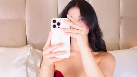 Snapshot of kirakayleigh chatting on 10/19/25, 01:28 kira online show from 10/19/25, 01:28