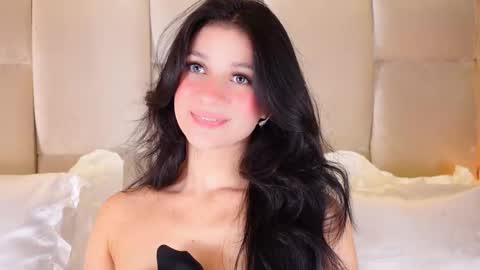 Snapshot of kirakayleigh chatting on 11/12/25, 12:33 kira online show from 11/12/25, 12:33