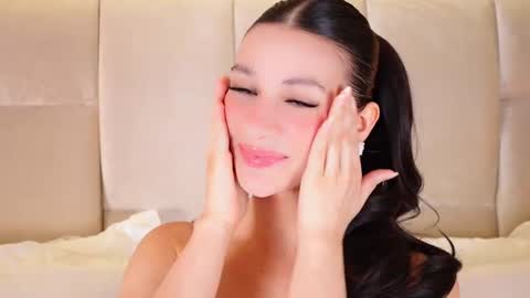 Snapshot of kirakayleigh chatting on 12/20/25, 01:56 kira online show from 12/20/25, 01:56