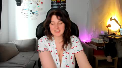 Kira  online show from 05/07/26, 01:49