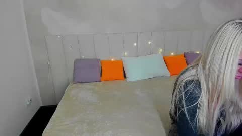 Kira online show from 03/06/25, 02:30