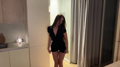 Kira online show from 09/13/25, 05:02