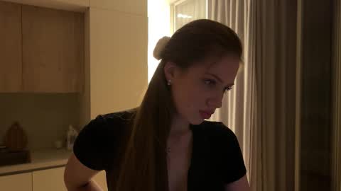 Kira online show from 09/21/25, 04:52